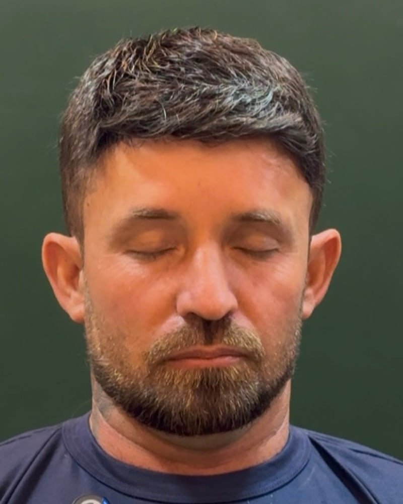 Cliente do Capital Studio depois da prótese capilar, com o topo preenchido
